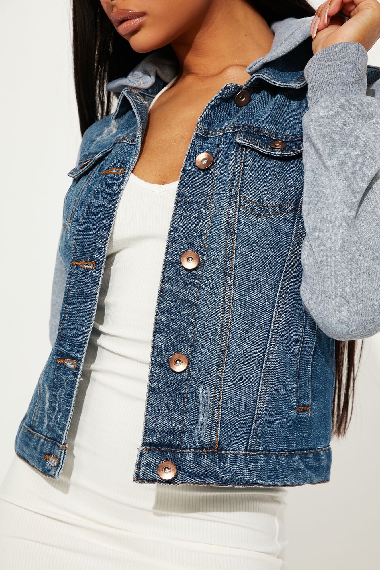 08-03-22Studio1_ME_KP_15-14-43_30_DJK19C_MediumWash_P_R_0564_WG