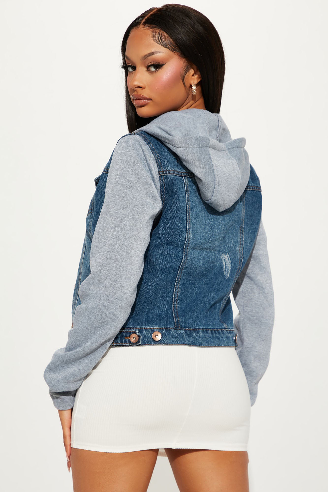 08-03-22Studio1_ME_KP_15-14-53_30_DJK19C_MediumWash_P_R_0565_WG