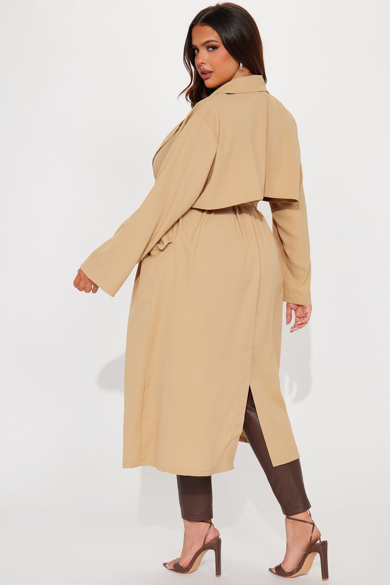 08-04-23Studio4_BT_DB_14-14-26_22_HF23E802_Khaki_P_3031_PLUS_SG