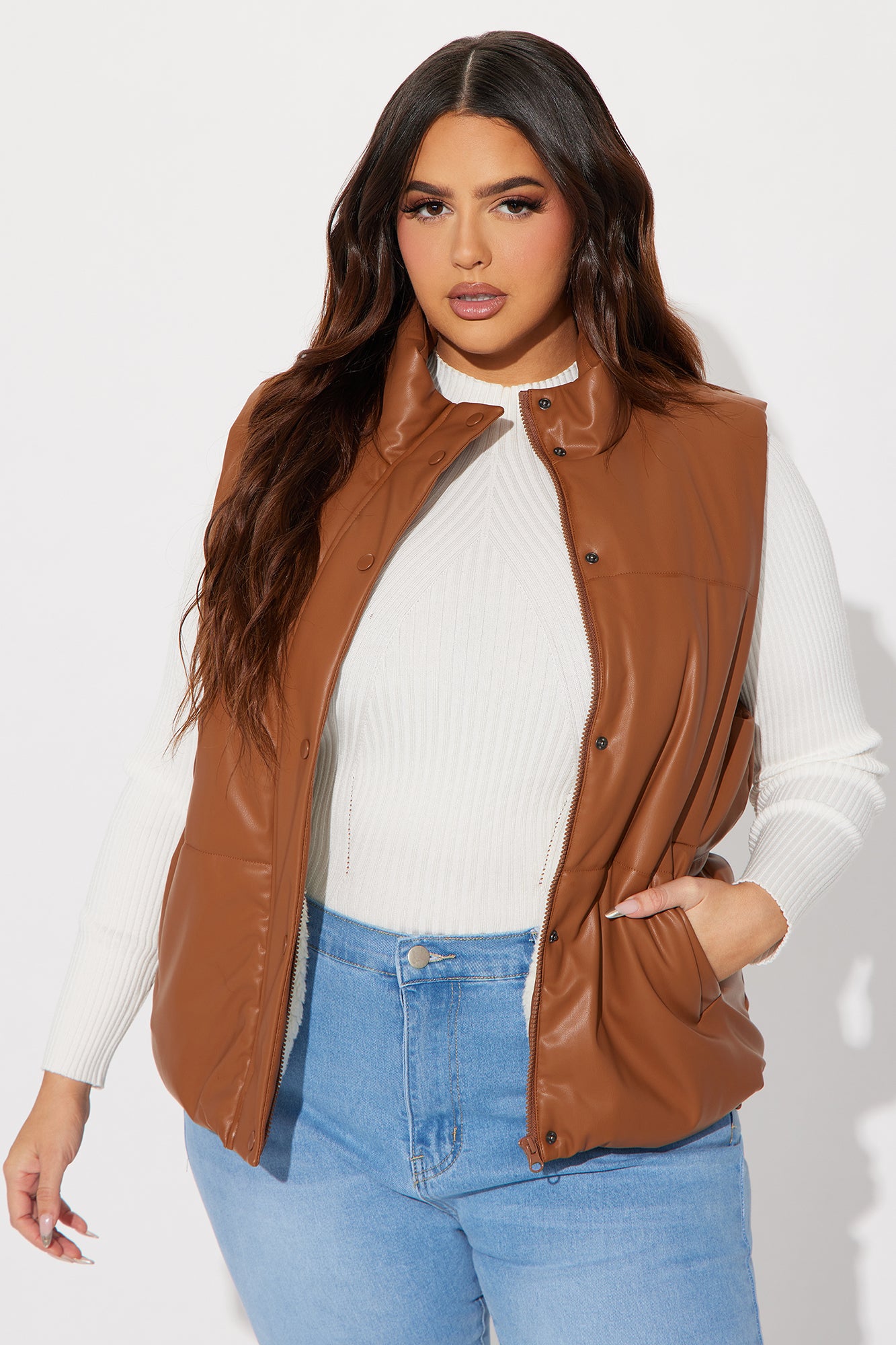 08-17-23Studio4_DT_AC_10-46-14_2_PUV16F_Cognac_P_11683_PLUS_PXF