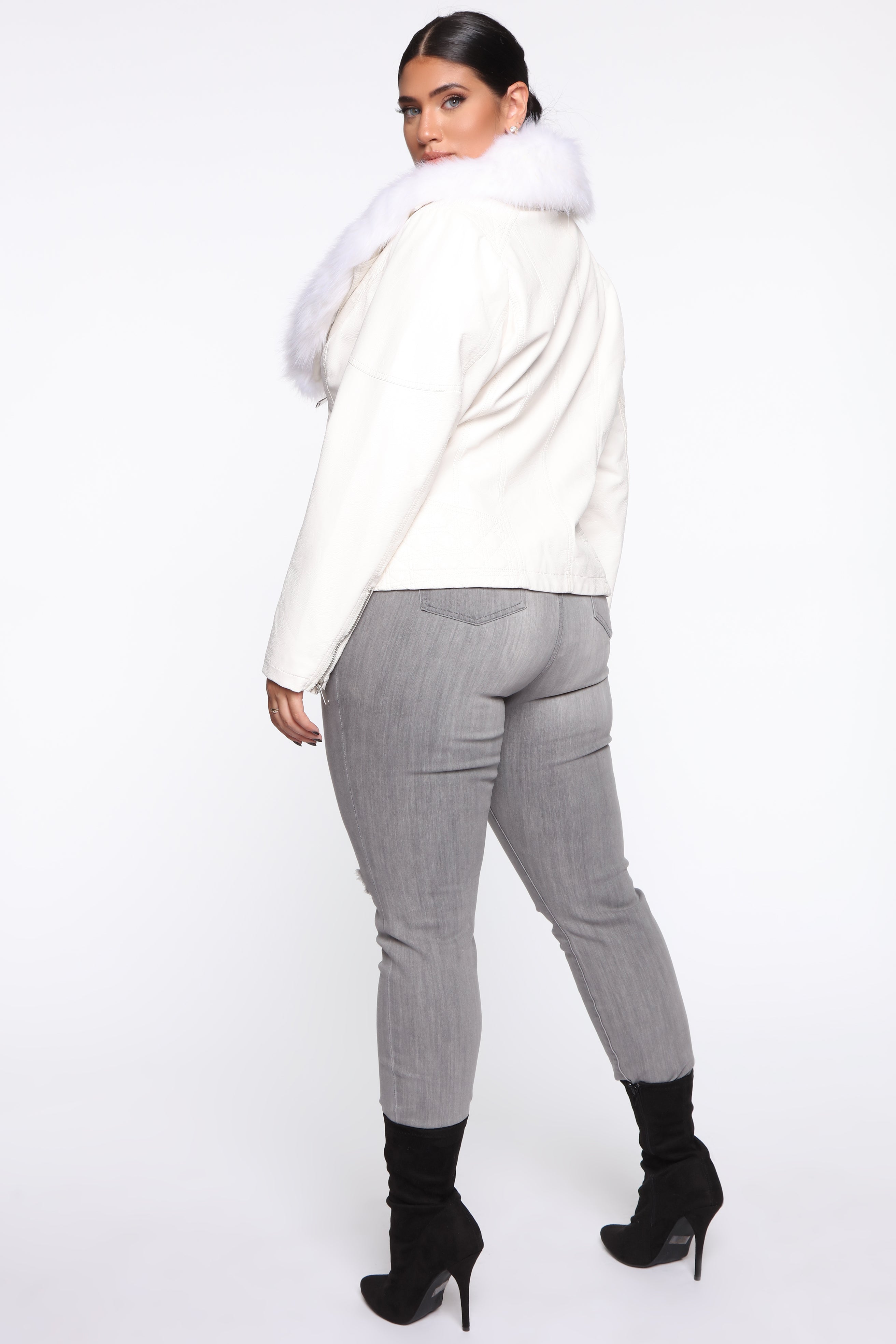 09-04-19_Studio_3_RM_RE_10-51-36_16__DPJ5042_White_0684_NT