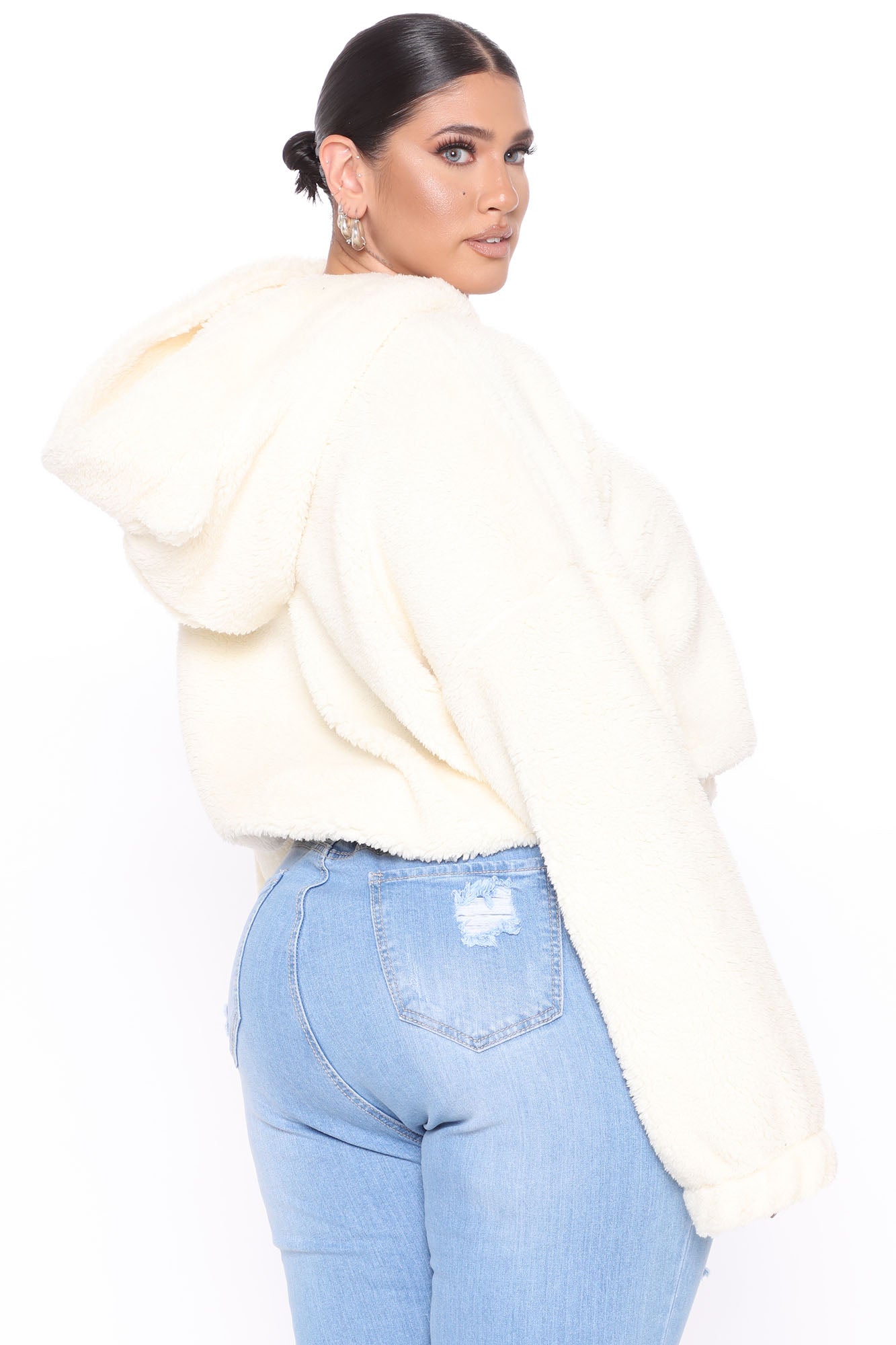 10-05-20Studio3_EF_JH_13-18-15_54_FU36447L_Ivory_0573_PLUS_WG